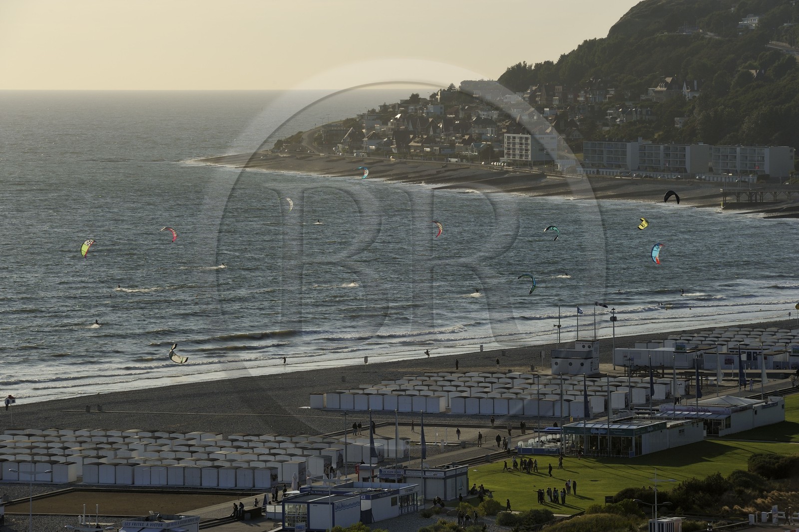 France, Seine-Maritime (76), la commune de Sainte-Adresse prolonge Le Havre par la côte