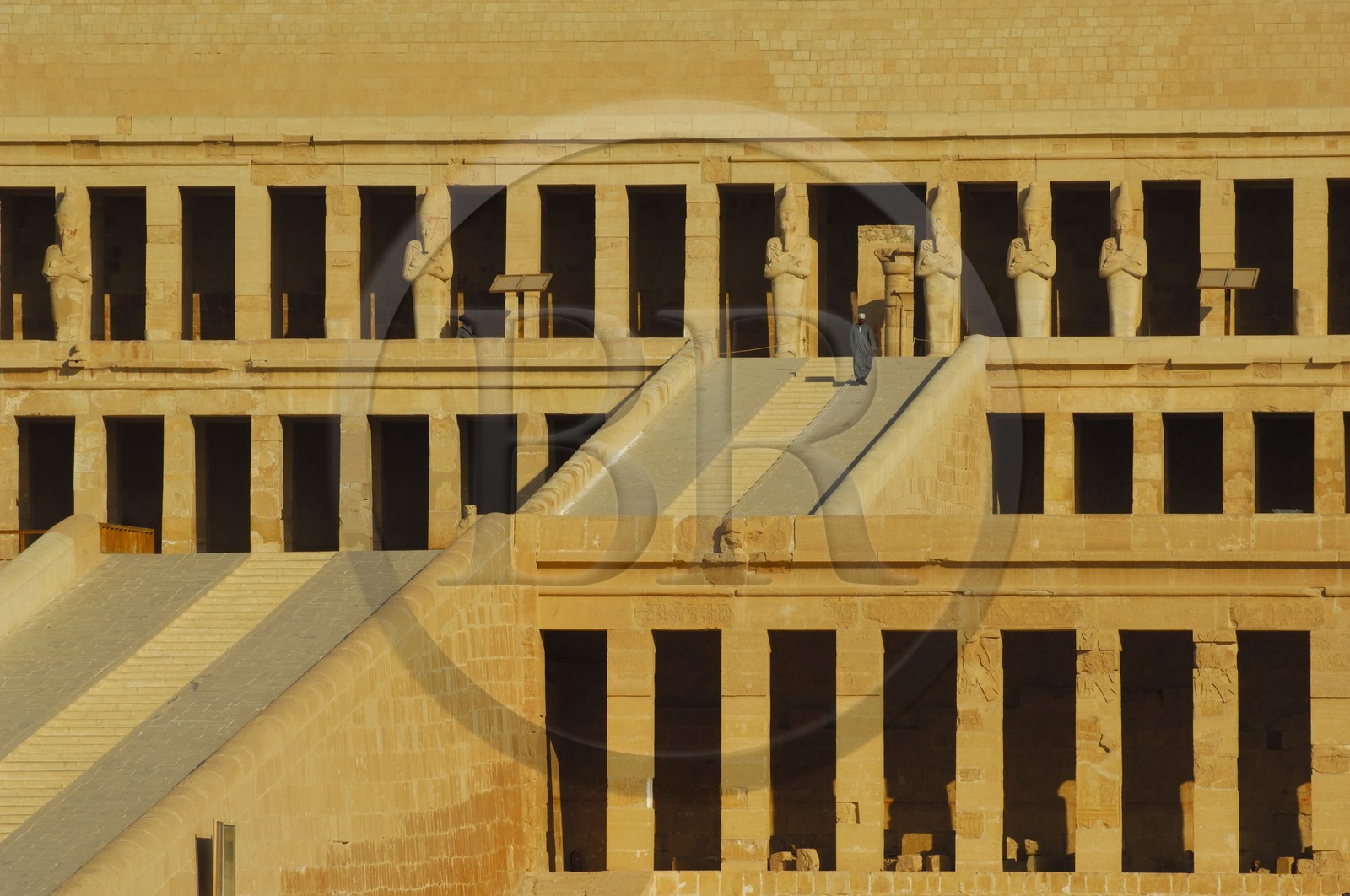 Egypte, Haute Egypte, vallée du Nil, environs de Louxor, nécropole thébaine classée Patrimoine Mondial de l'UNESCO, Thèbes Ouest, Deir el Bahari, temple d'Hatchepsout