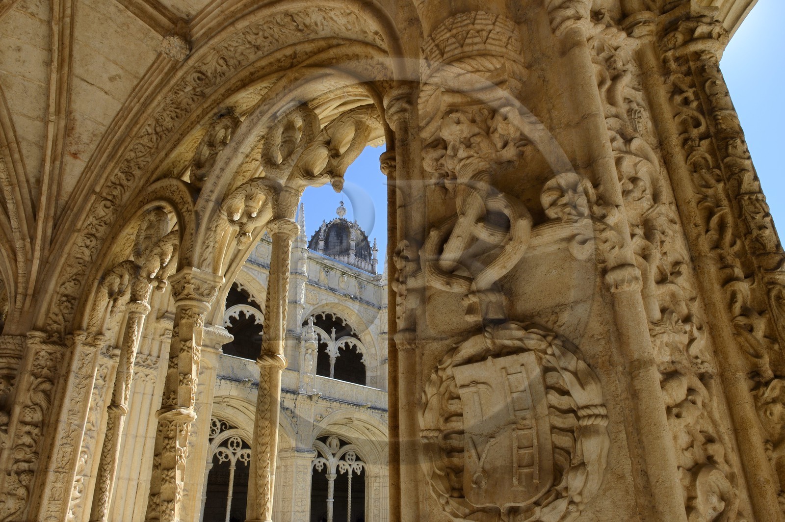 Portugal, Lisbon, Belem, Hieronymites Monastery (Mosteiro dos Jeronimos), listed as World Heritage by UNESCO, the cloister, detail of the arches