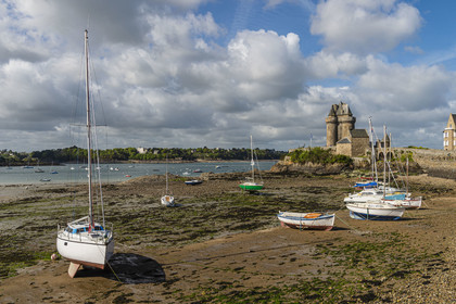 France, Ille-et-Vilaine (35), Côte d'Emeraude, Saint-Malo, quartier Saint-Servan, le port et la Tour Solidor construite en 1382, musée international du Long-Cours Cap-Hornier