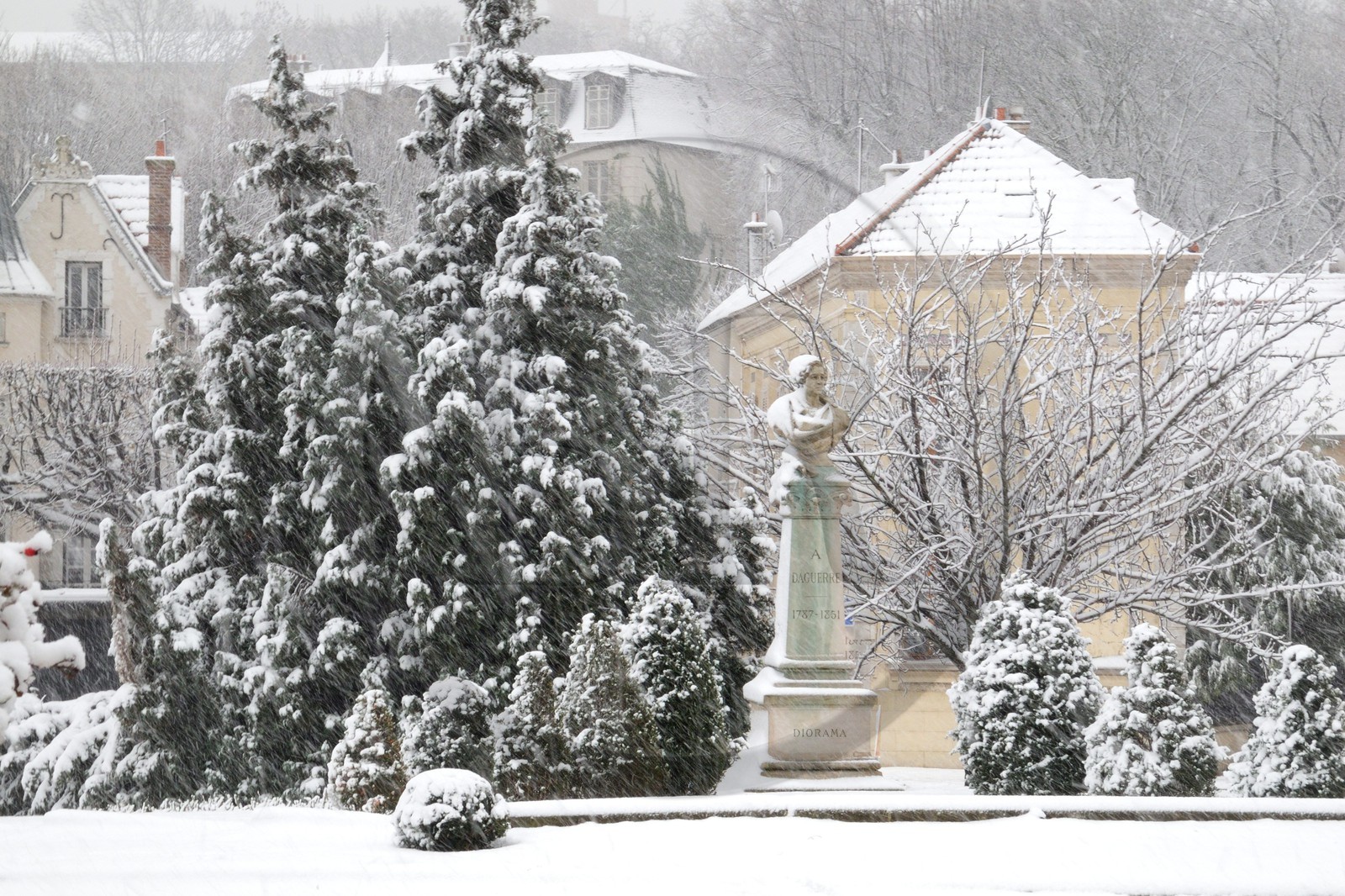 France, Val-de-Marne (94), Bry-sur-Marne, monument à Louis Daguerre (1787-1851) considéré comme un des inventeurs de la photographie et connu pour l'invention du daguerréotype, il a vécu les 12 dernières années de sa vie à Bry-sur-Marne