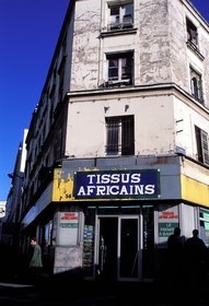 France, Paris (75), boutique africaine dans le quartier de la Goutte d'Or (18ème arr.)