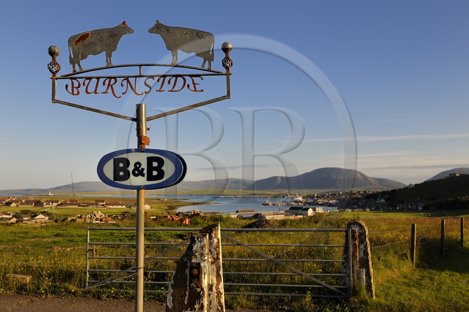 Royaume-Uni, Ecosse, Iles Orcades, Ile de Mainland, enseigne de B&B à Stromness