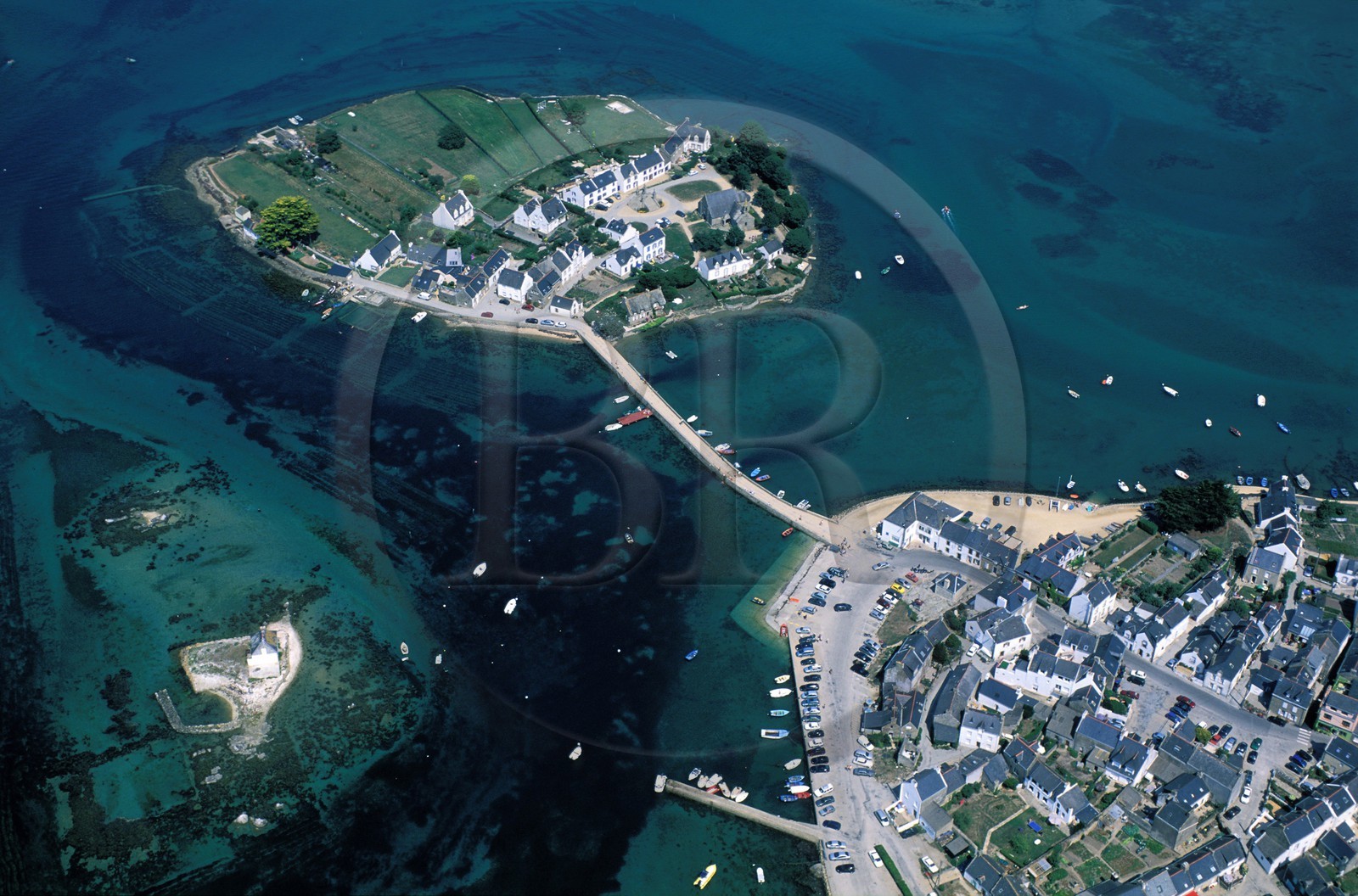 France, Morbihan (56), l'île de Saint-Cado sur la rivière d'Etel (vue aérienne)