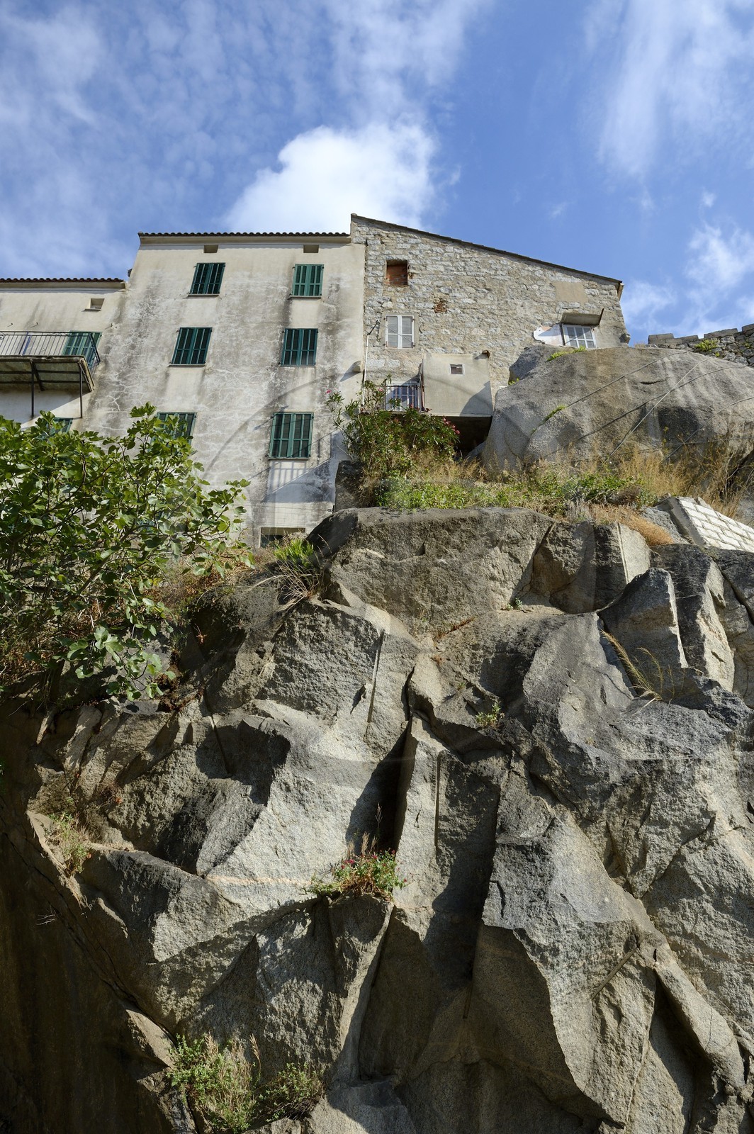 France, Corse-du-Sud (2A), Sartène, une maison accrochée à son rocher