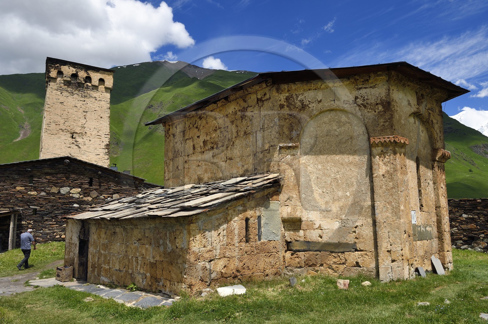 Géorgie, Haute Svanétie (Zemo Svaneti), village de Ushguli (Ouchgouli), classé Patrimoine Mondial de l'UNESCO, église Lamaria Sainte-Marie d'Ushguli du XIIème siècle