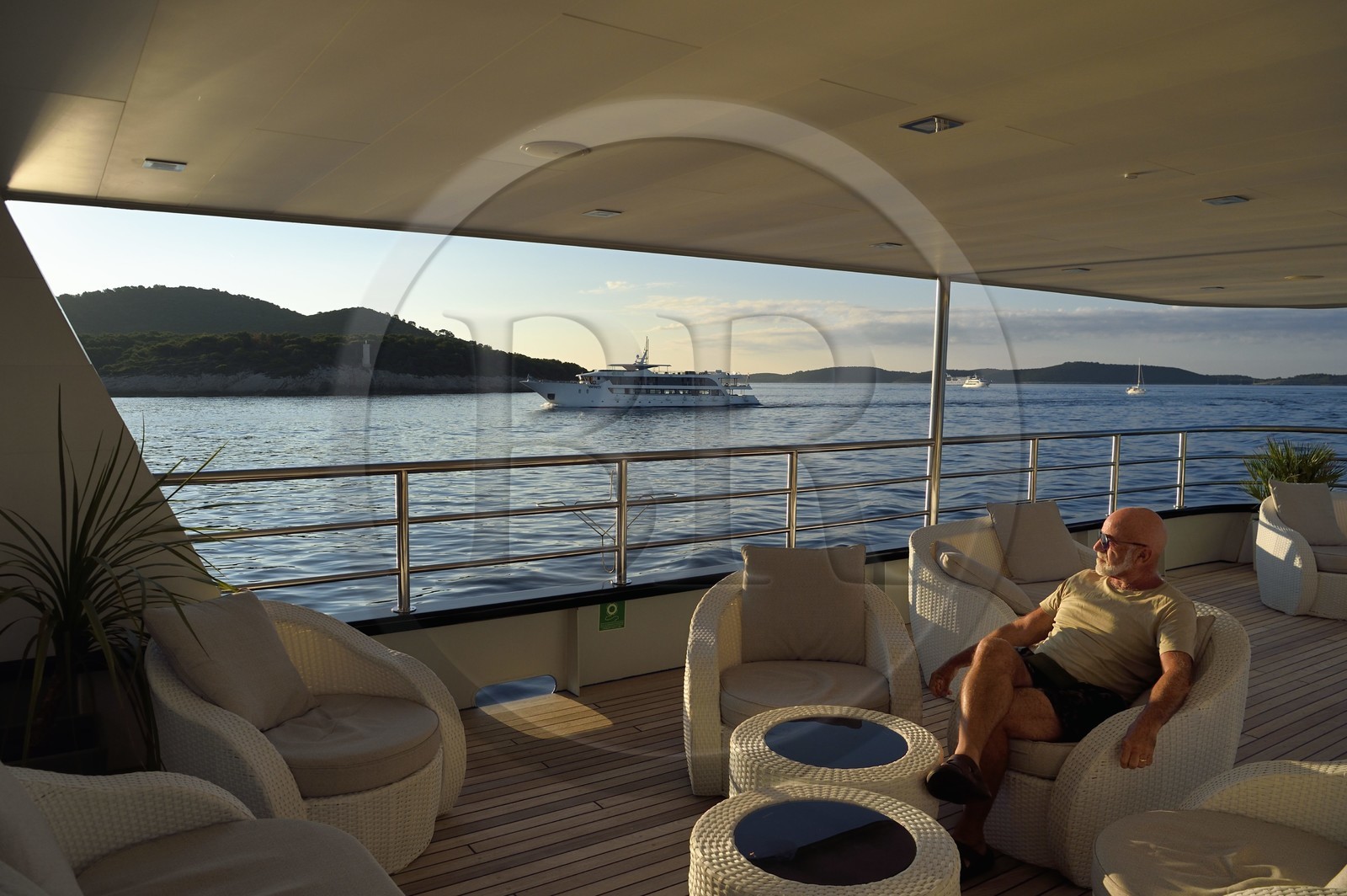 Croatie, Dalmatie, cote dalmate, bateaux de croisière au large de Split