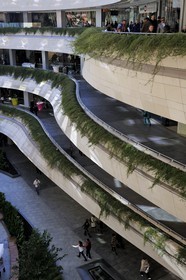 Turkey, Istanbul, Levent District, Kanyon Shopping Mall (Kanyon Alisveris Merkezi) by Jerde Partnership and Tabanlioglu architects firm