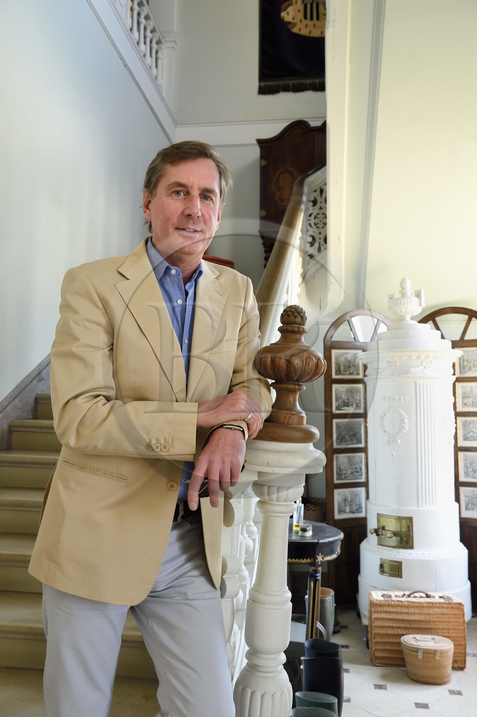 France, Allier (03), ancienne province du Bourbonnais, Besson, chateau du Nouveau- Bostz appartenant au Prince Charles Henri de Lobkowicz descendant des Bourbon-Parme, ici dans le grand-escalier