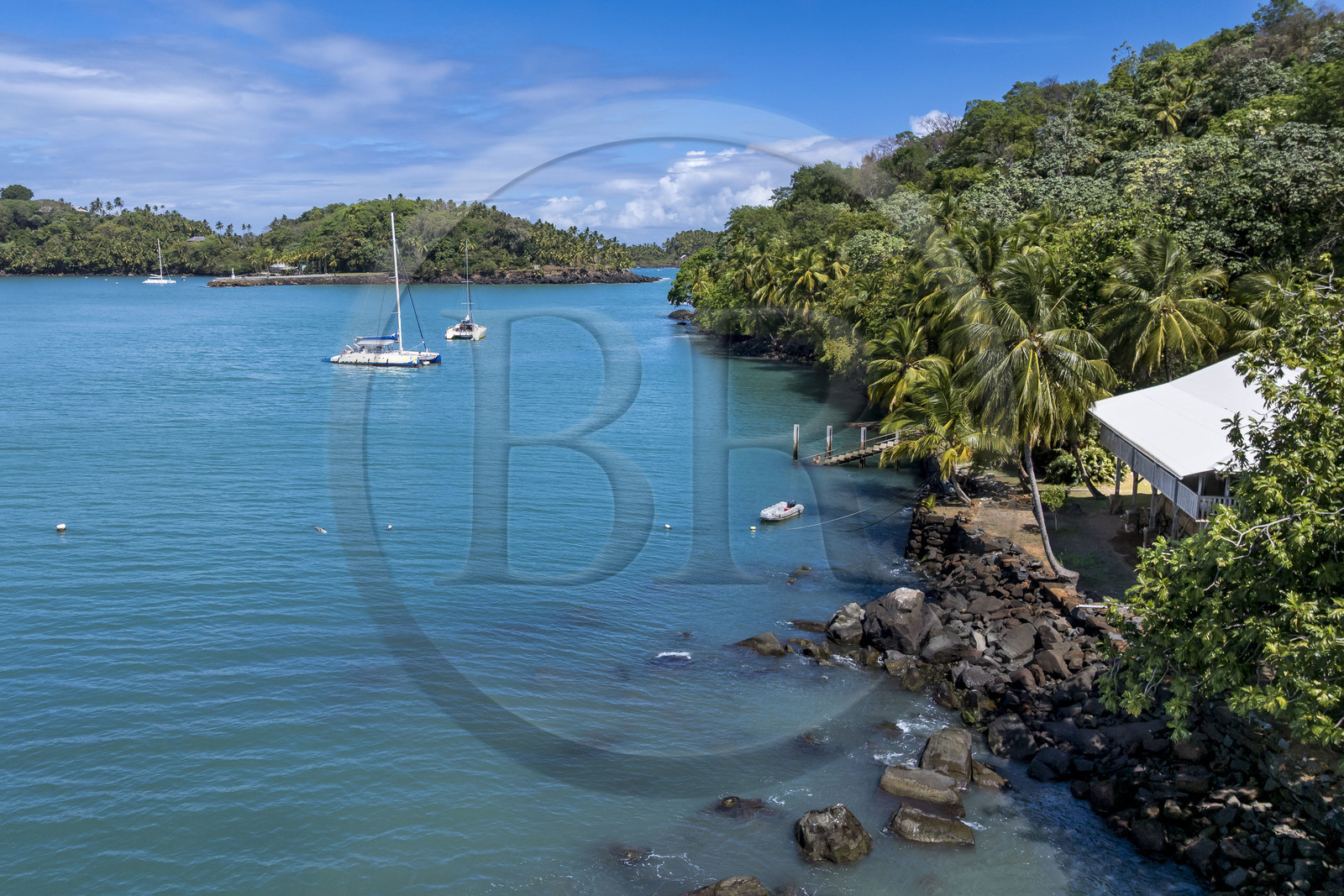 France, Guyane, Kourou, Iles du Salut, l'Ile Saint-Joseph qui abritait le bagne consacré à la réclusion cellulaire, l'Ile Royale en arrière plan(vue aérienne)