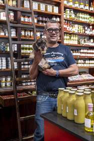 France, Pyrénées-Atlantiques (64), Pays-Basque, Biarritz, Chez Arosteguy épicerie fine créée en 1876, Pierre Arosteguy