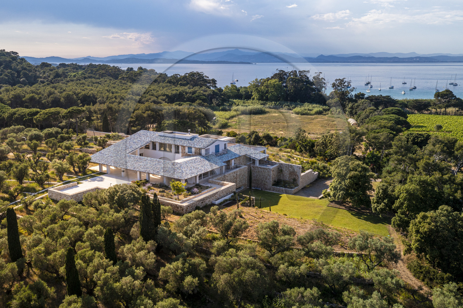 France, Var (83), Iles d'Hyères, parc national de Port Cros, Ile de Porquerolles, la Fondation Carmignac (vue aérienne)