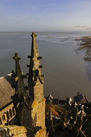 France, Manche (50), l'abbaye du Mont-Saint-Michel, classé Patrimoine Mondial de l'UNESCO, l'église et la baie