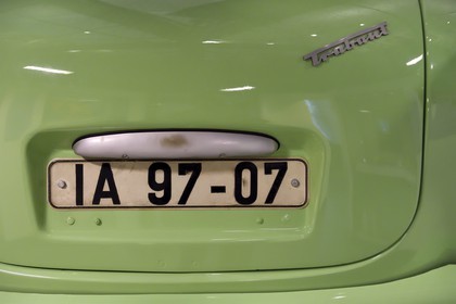 Allemagne, Berlin, le Deutsches Historisches Museum (musée de l’histoire allemande), section de l'Allemagne divisée et de la réunification, une voiture Trabant de la RDA