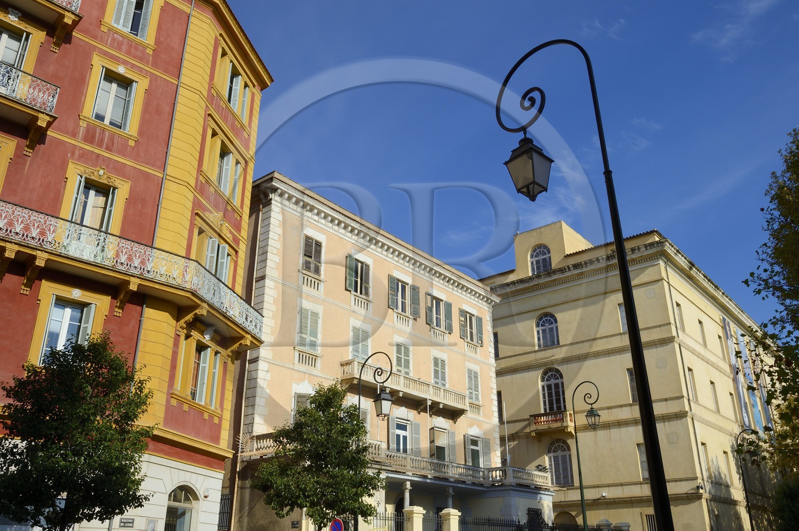 France, Corse-du-Sud (2A), Ajaccio, le n°17 et le n°19 boulevard du Roi Jerome