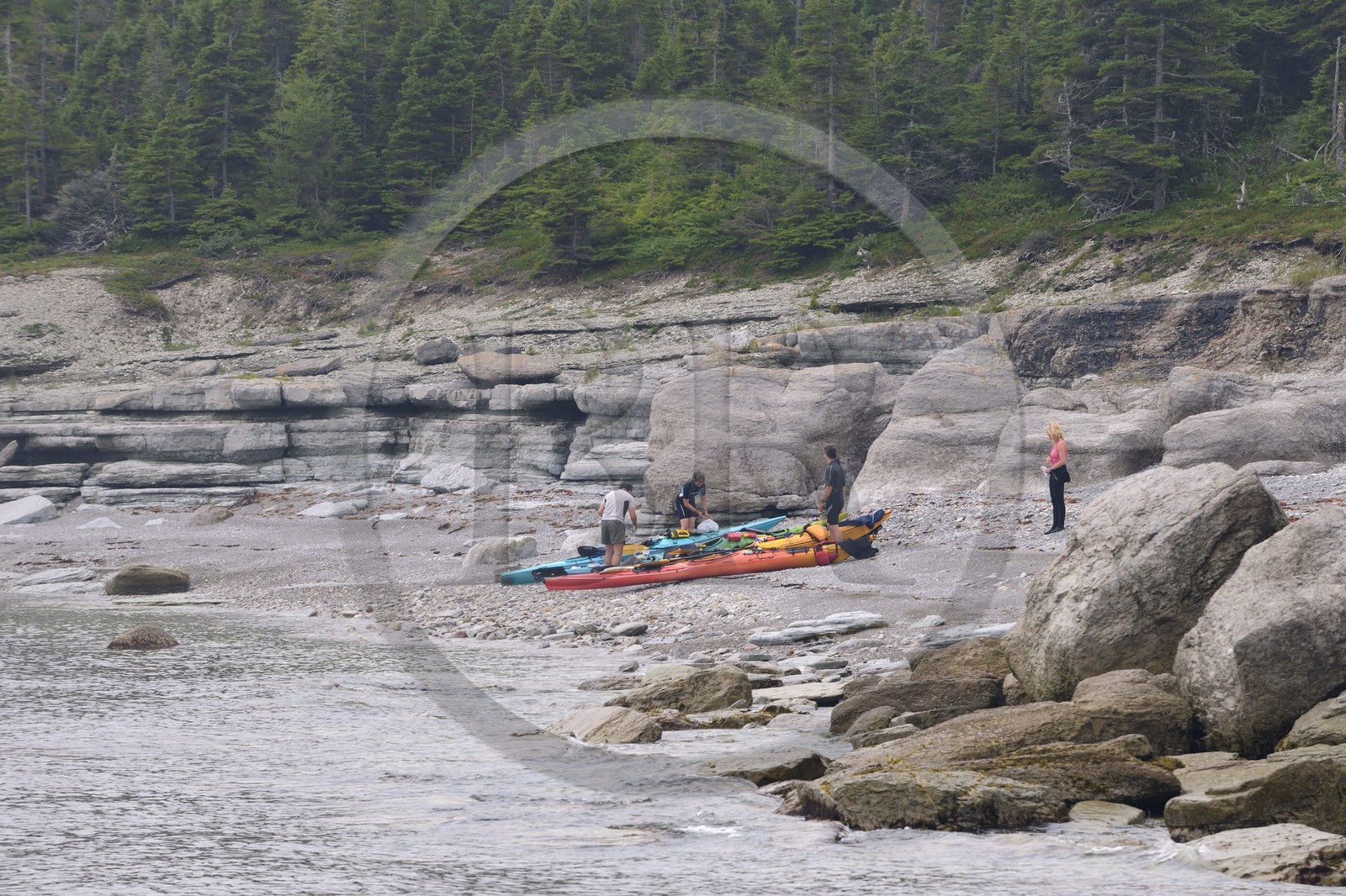 Canada, province du Québec, Côte Nord, Havre-Saint-Pierre, le Parc National Archipel de Mingan dans le golfe du Saint Laurent, kayak Canada, Quebec Province, North Coast, Havre Saint Pierre, Mingan Archipelago National Park in the Gulf of St Lawrence, kayak