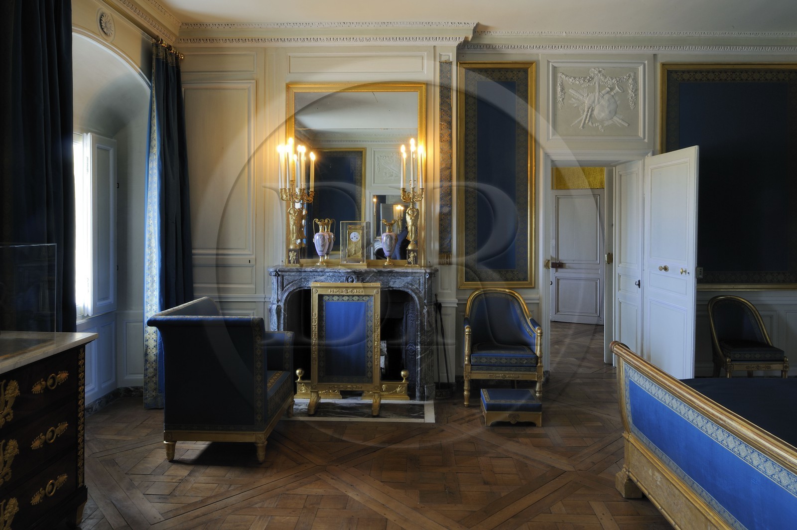 France, Yvelines (78), château de Versailles, classé Patrimoine Mondial de l'UNESCO, le domaine de Marie-Antoinette, le Petit Trianon, chambre de l'impératrice et de la duchesse d'Orléans