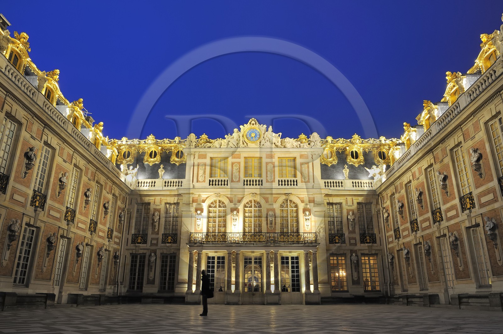 France, Yvelines (78), château de Versailles, classé Patrimoine Mondial de l'UNESCO, la Cour de Marbre rénovée en 2008