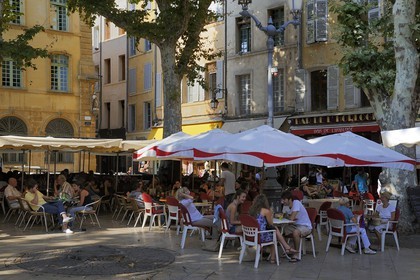 France, Bouches-du-Rhône (13), Aix-en-Provence, place de l'Hôtel de ville, terrasse de café