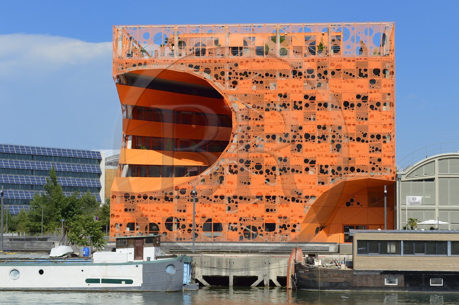 France, Rhône (69), Lyon, nouveau quartier de La Confluence au sud de la Presqu'île, Quai Rambaud, le Cube Orange imaginé par les architectes Dominique Jakob et Brendan MacFarlane
