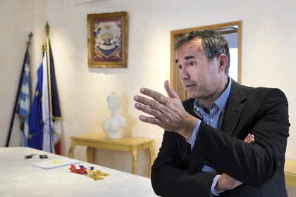 France, Corse-du-Sud (2A), Cargèse, mairie aussi appelée Casa Cumuna, le maire François Garidacci