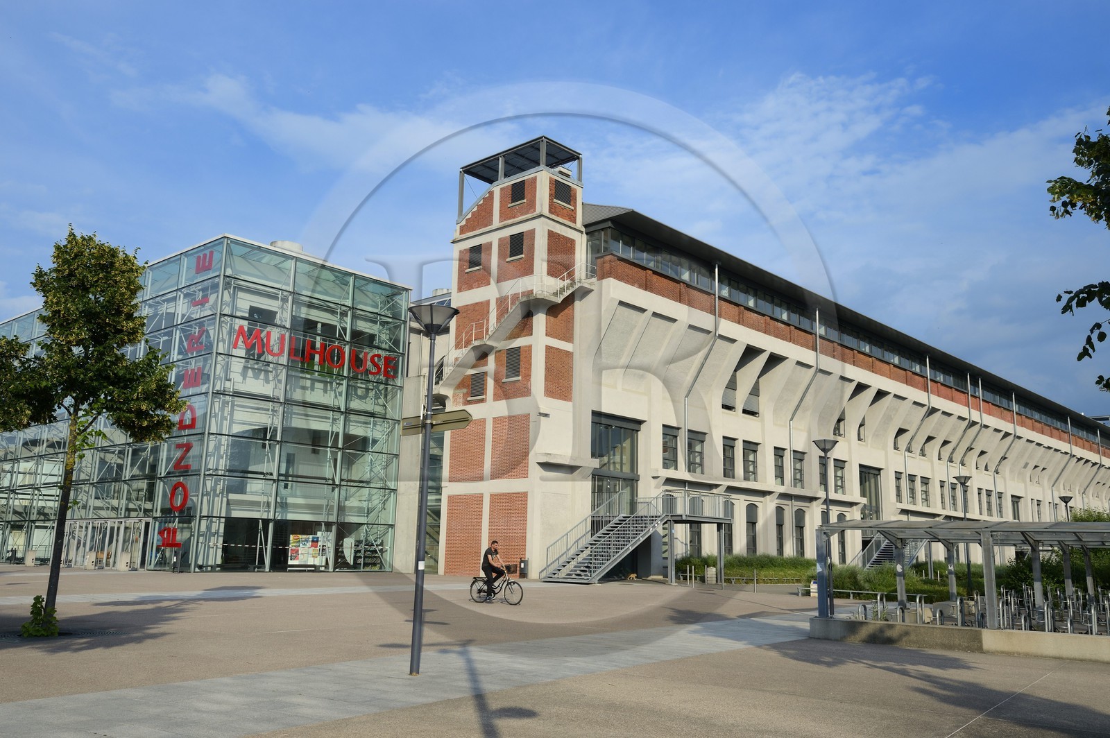 France, Haut-Rhin (68), Mulhouse, La Fonderie, université de Haute Alsace, faculté des Sciences économiques sociales et juridiques, Centre Rhénan d'archives et de recherches économique et Kunsthalle (Centre d'Art Contemporain), ensemble réhabilité par les architectes Mongiello, Plisson et Emergence architecture
