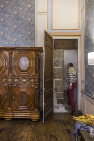 France, Ille et Vilaine, Cote d'Emeraude (Emerald Coast), Saint Malo, the Hotel Magon, authentic privateer's residence, private mansion built for François Auguste Magon de la Lande in 1725, shipowner from Saint-Malo, King Louis XV privateer, slaver and director of the East India Company, its current owner the Malouin historian Olivier Chereil de la Rivière takes a hidden staircase