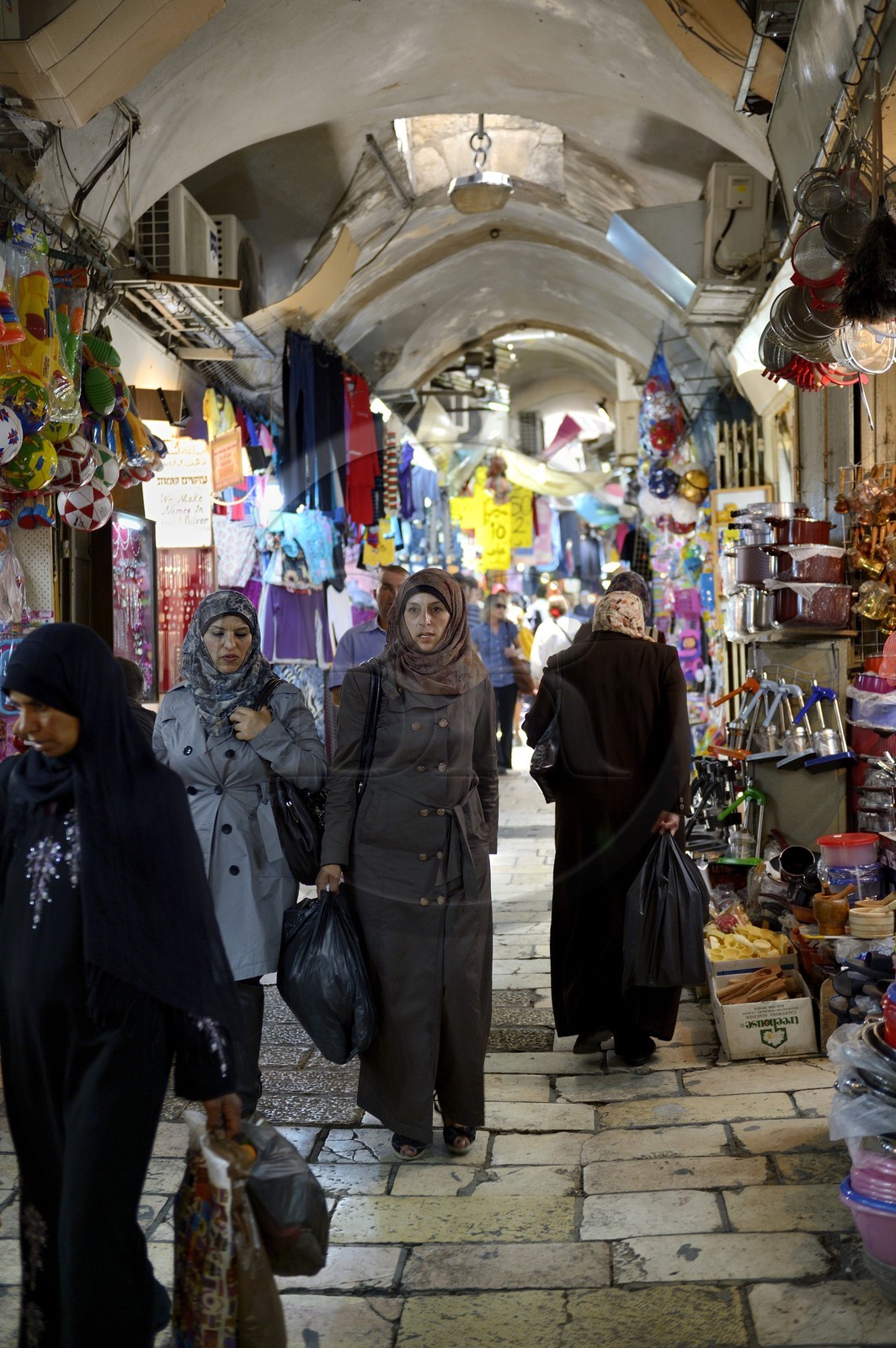 Israel, Jérusalem, ville sainte, vieille-ville classée Patrimoine Mondial de l'UNESCO, la rue du Marché (souk Khan El-Zeit) dans le quartier musulman