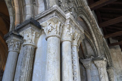 France, Seine-Maritime (76), Saint-Martin-de-Boscherville, Abbaye Saint-Georges de Boscherville du XIIe siècle, chapiteau historié de la salle capitulaire (salle du chapitre)