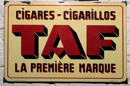 Belgique, Wervick à la frontière française, affiche publicitaire du musée du tabac