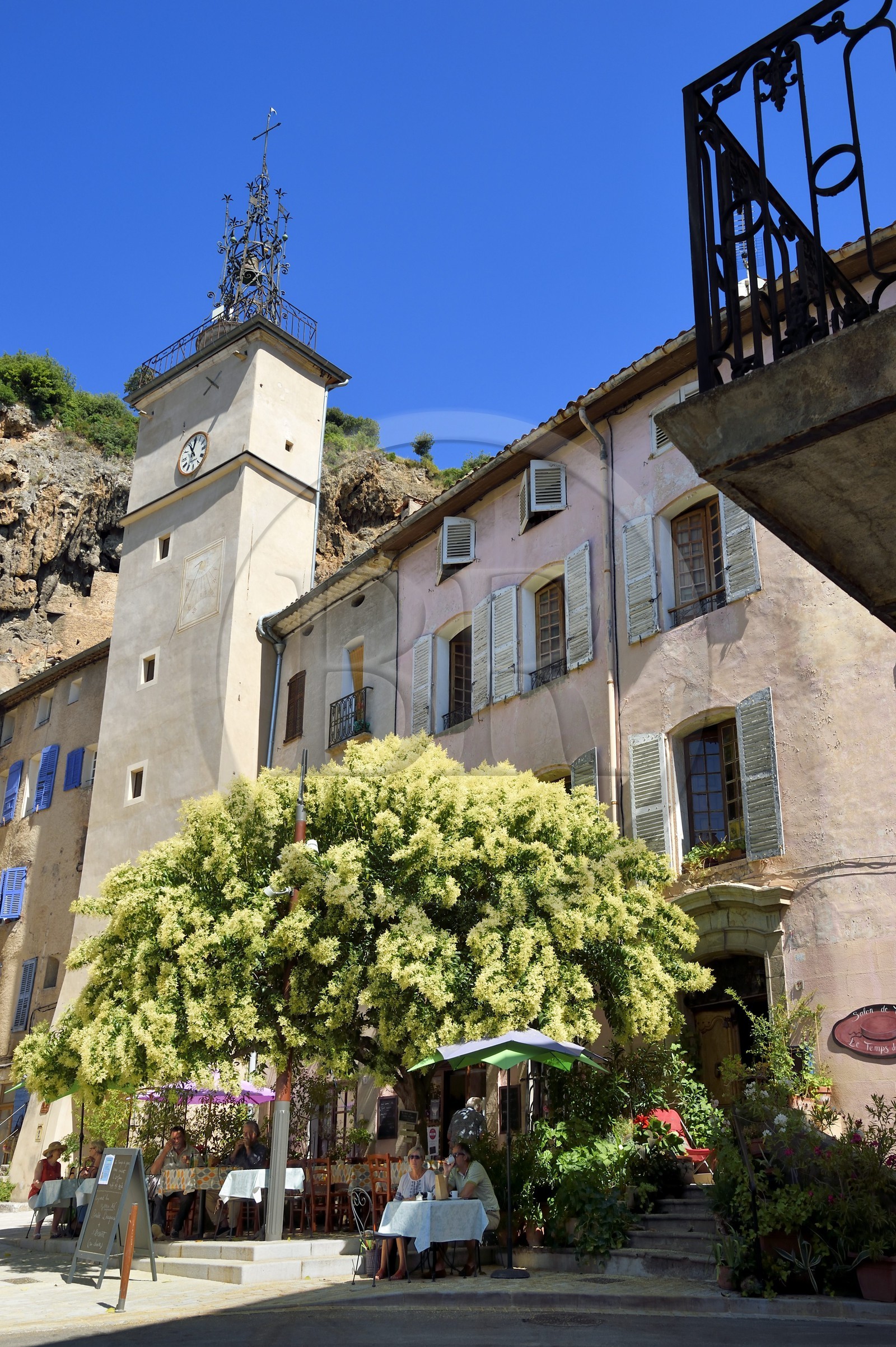 France, Var (83), Provence Verte, Cotignac, Place de la Mairie et sa Tour de l'horloge