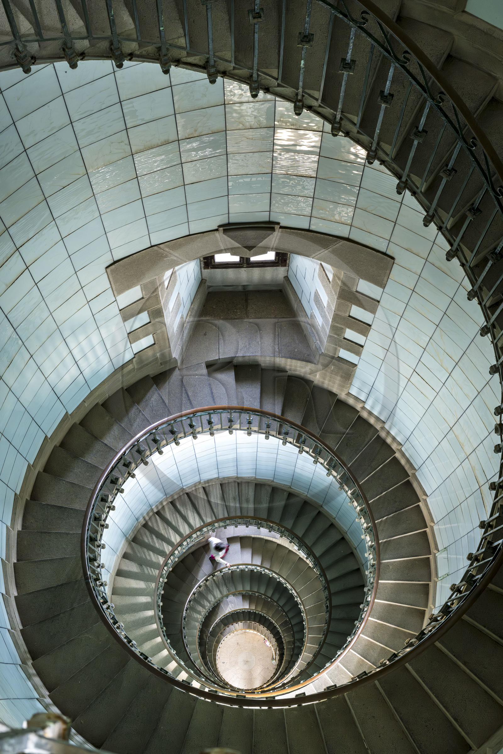 France, Finistère (29), Pays des Abers, Ile Vierge dans l'archipel de Lilia, le phare de l'Ile Vierge, escalier intérieur du plus haut phare d'Europe avec 82,5 mètres