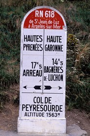 France, Hautes-Pyrénées (65), borne au col de Peyresourde (passage du tour de France)