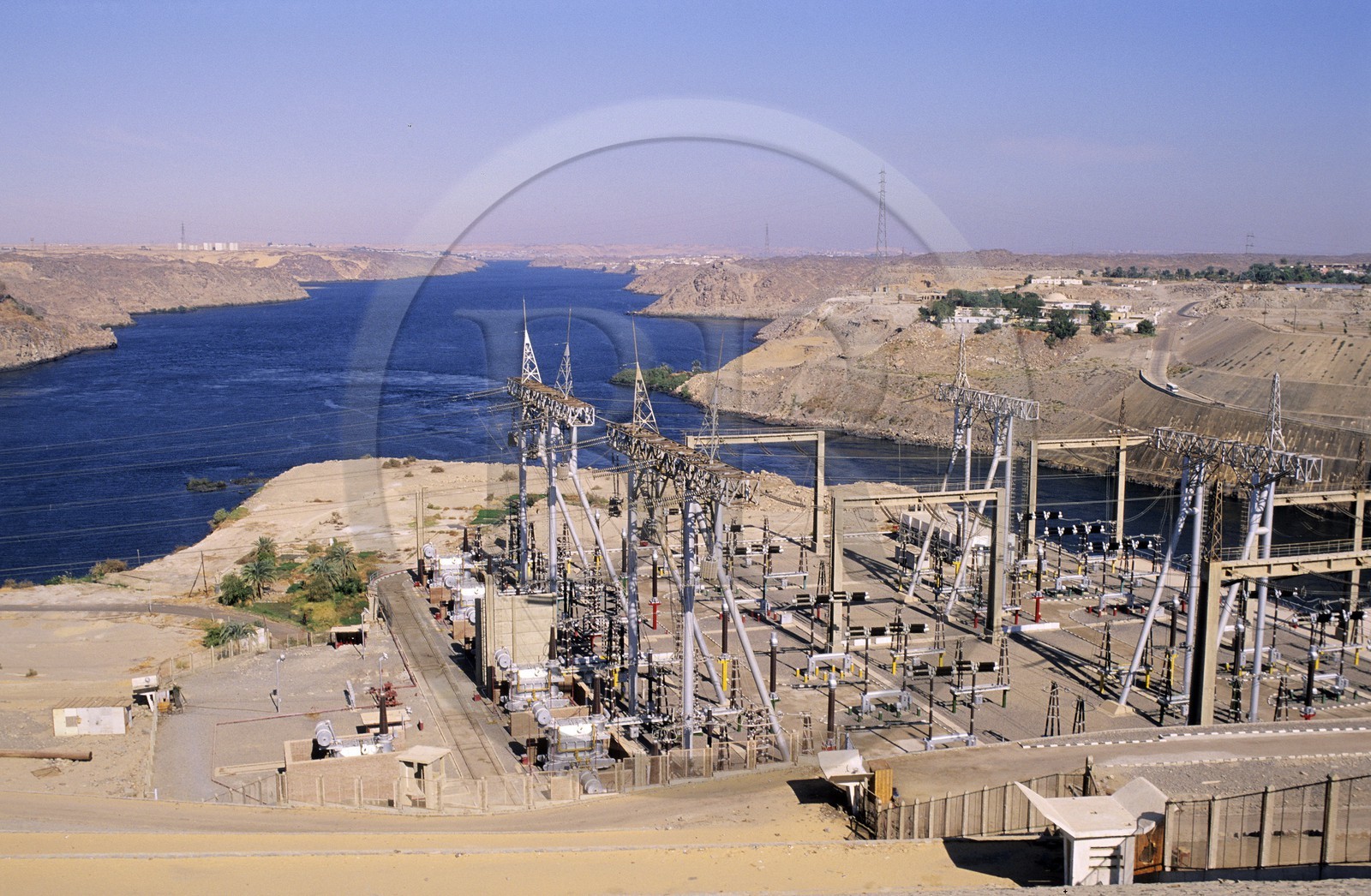 Egypte, Assouan, centrale hydro-électrique du haut-barrage sur le Nil