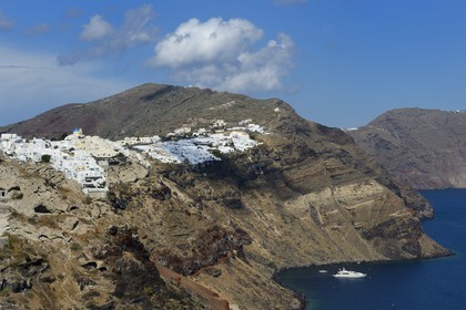 Grèce, Les Cyclades, mer Égée, île de Santorin (Thira ou Théra), le village de Oia qui surplombe la Caldera