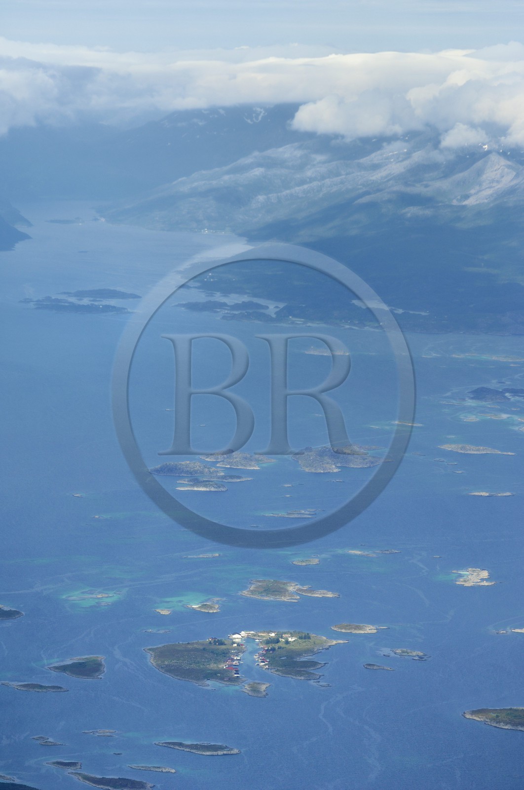 Norvège, Nordland, Iles Lofoten, ilots de pêcheurs (vue aérienne)