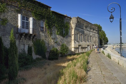 France, Bouches-du-Rhône (13), Arles, le Musée Réattu (Mention Obligatoire) sur le quai Marx Dormoy et le Rhône