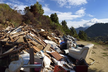 France, Corse-du-Sud (2A), Vallée du Prunelli, décharge sauvage