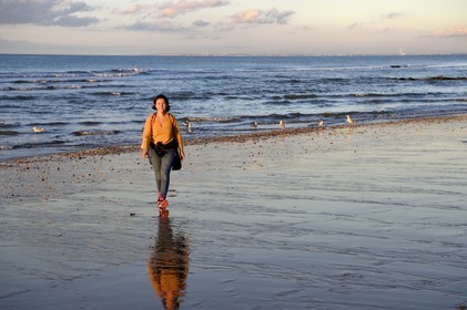 France, Calvados (14), Pays d'Auge, la côte Fleurie, Cabourg, promenade sur la plage de la station balnéaire