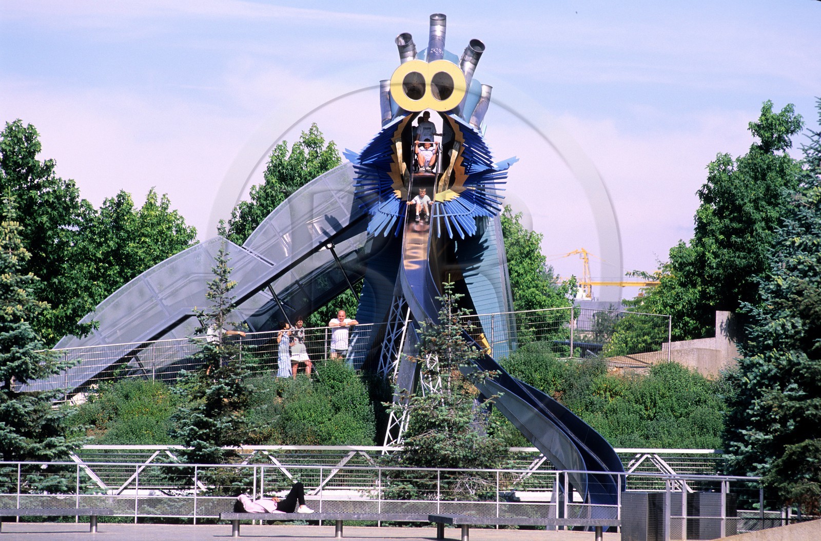 France, Paris (75), La Villette, Cité des Sciences et la Cité de la Musique par l'architecte Christian de Portzamparc, aire de jeux
