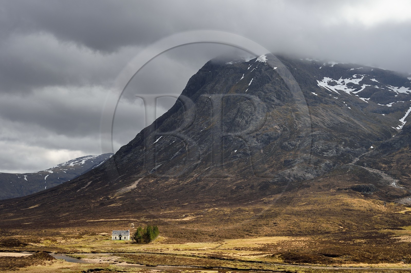 Royaume-Uni, Ecosse, Highland, Glencoe, maison isolée sur les hauteurs de la vallée de Glen Coe