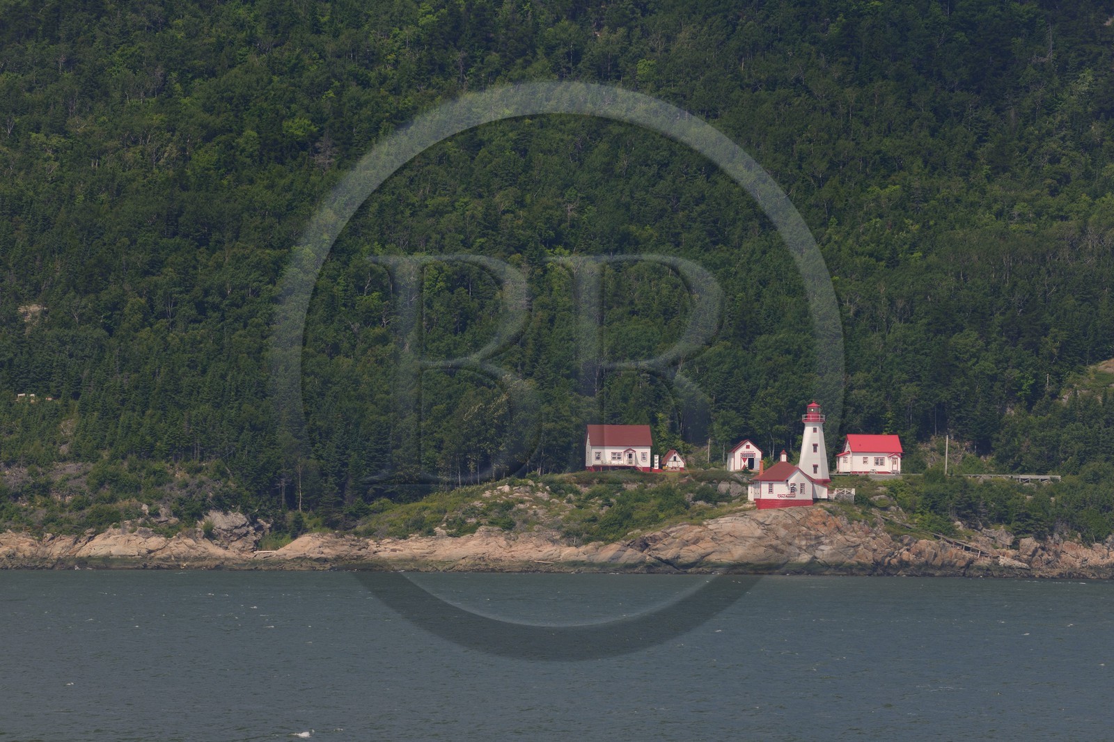 Canada, province de Québec, région du Manicouagan, phare du Cap Saumon sur le Saint Laurent
