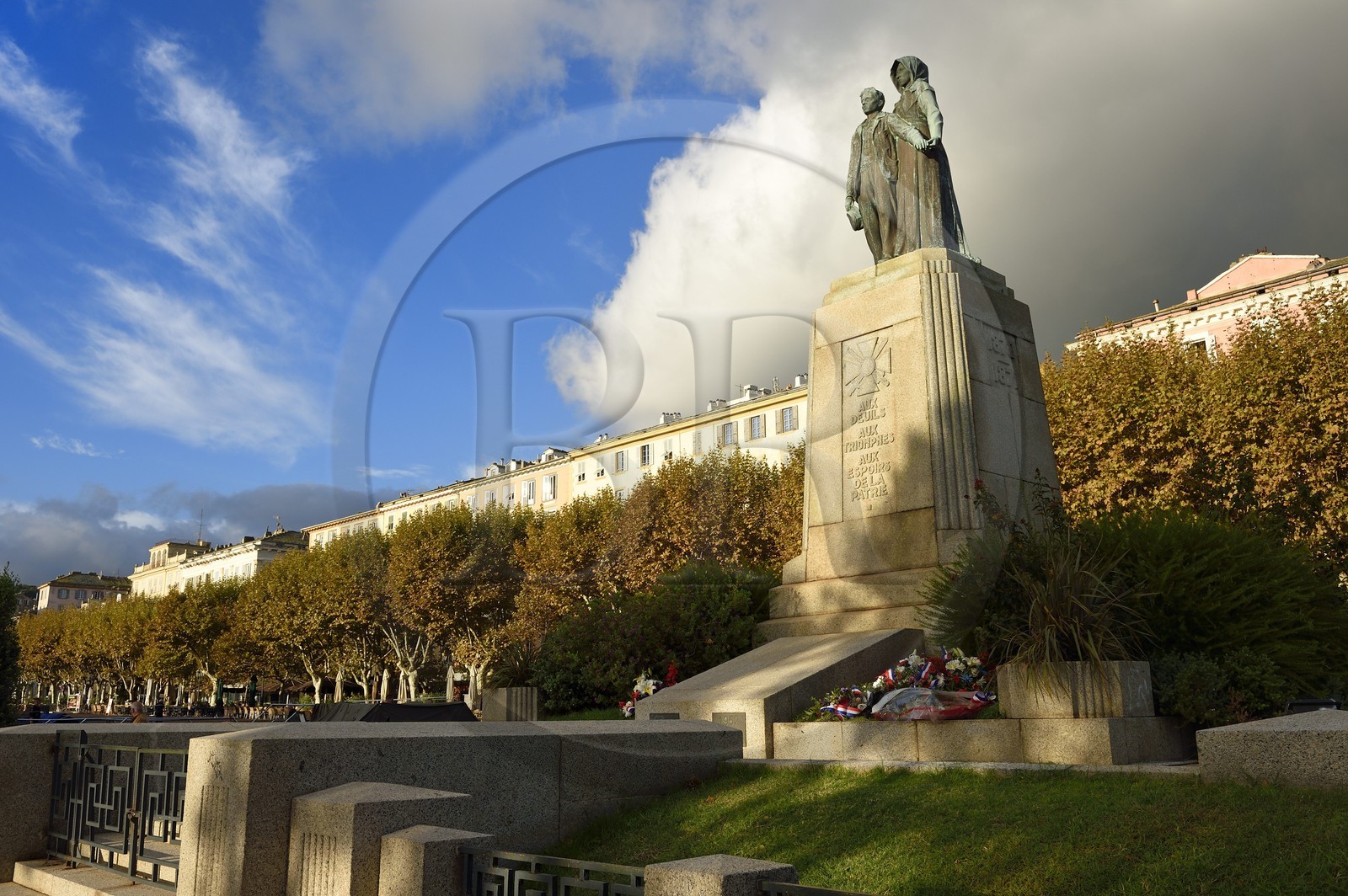 France, Haute-Corse (2B), Bastia, place Saint-Nicolas, monument aux morts