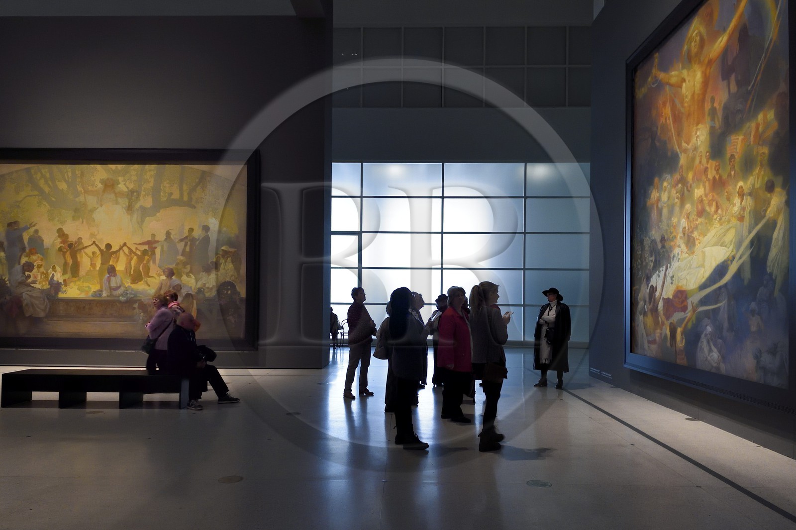 République Tchèque, Prague, palais des foires et expositions (Veletrzní palac), exposition permanente des vingt toiles monumentales de L'Épopée Slave d'Alfons Mucha, à gauche Le Serment d'Omladina et à droite L'Apothéose des Slaves