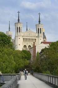 France, Rhone, Lyon, historical site listed as World Heritage by UNESCO, Notre Dame de Fourviere seen from the bridge of the Four Winds (passerelle des Quatre-Vents) in the Parc des Hauteurs