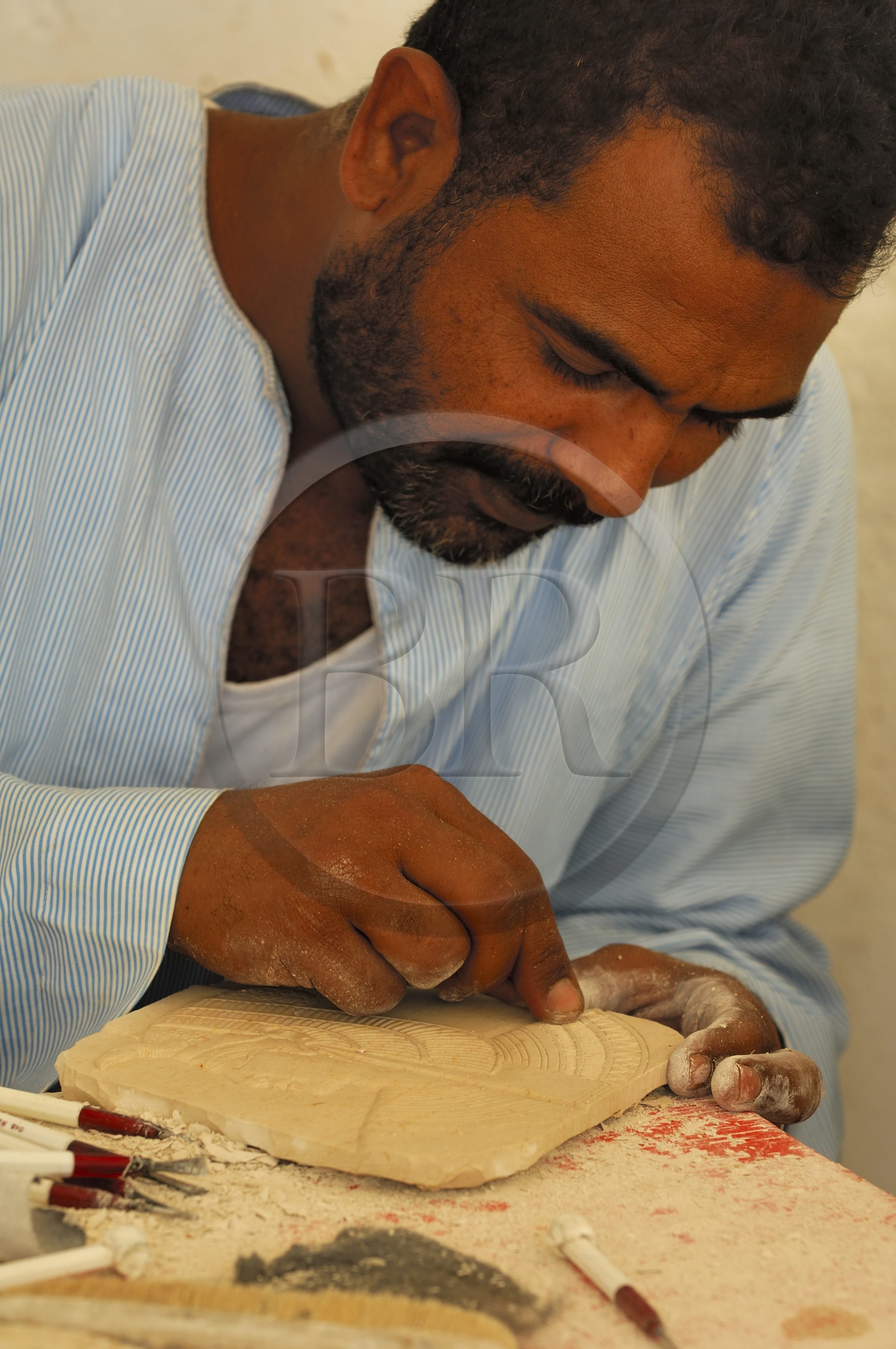 Egypte, Haute Egypte, vallée du Nil, environs de Louxor, Thèbes Ouest, nécropole thébaine, village de Gournah, atelier de sculpteurs