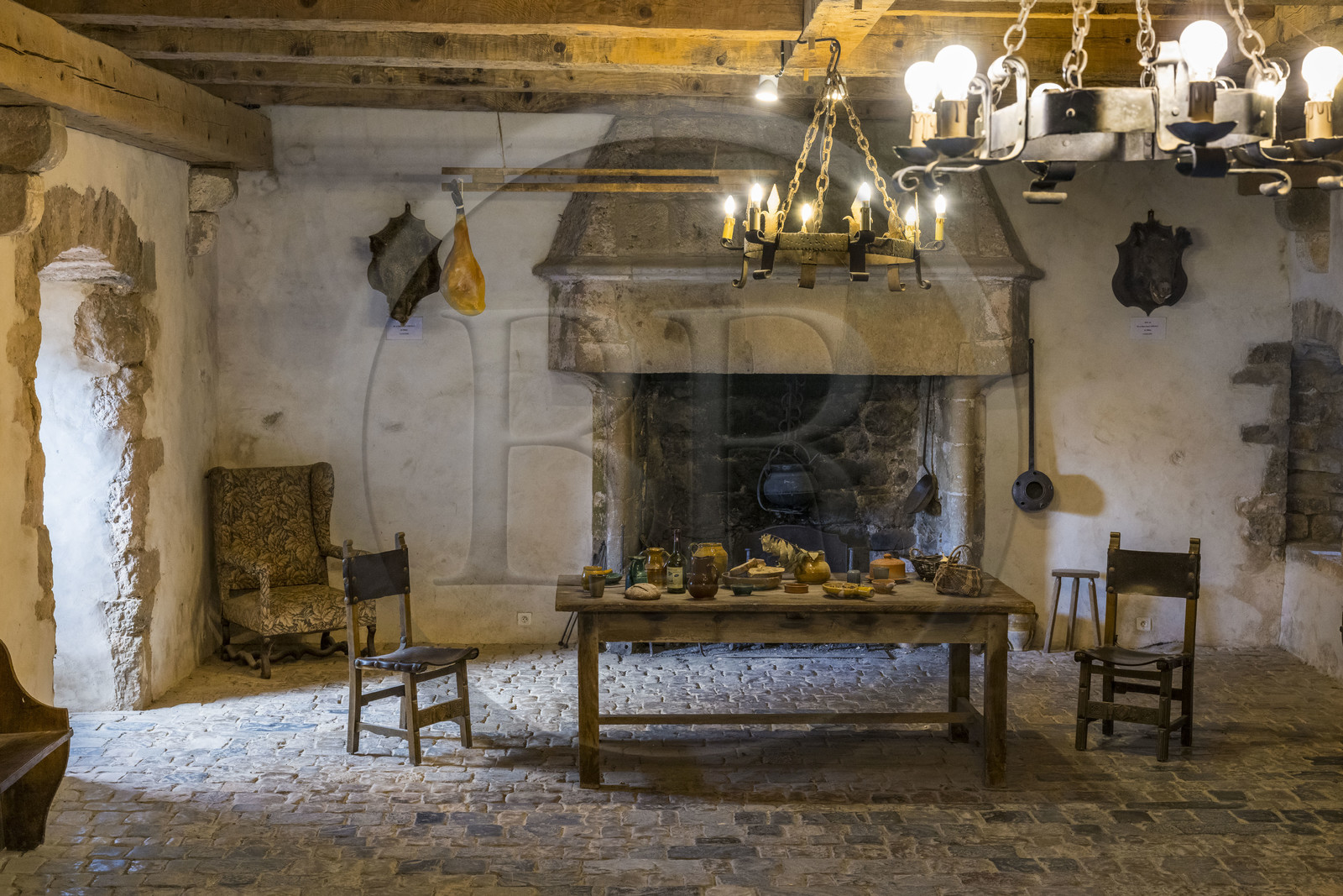 France, Aveyron (12), parc naturel régional des Grands Causses, Tour de Viala-du-Pas-de-Jaux, tour-grenier fortifiée des Hospitaliers de l'ordre de Saint-Jean de Jérusalem construite vers 1430 sur des terres ayant appartenues aux Templiers