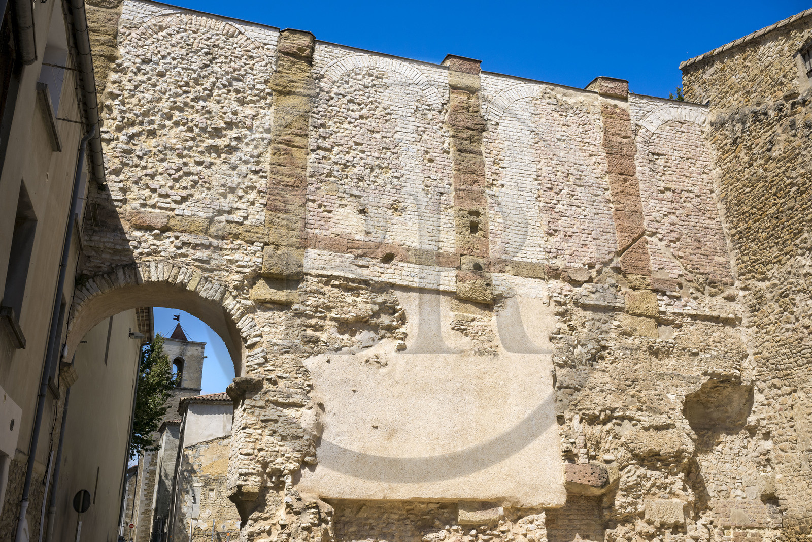 France, Vaucluse (84), Orange, vestiges du mur du Forum romain appelé le mur Pontillac et visible dans la rue du même nom