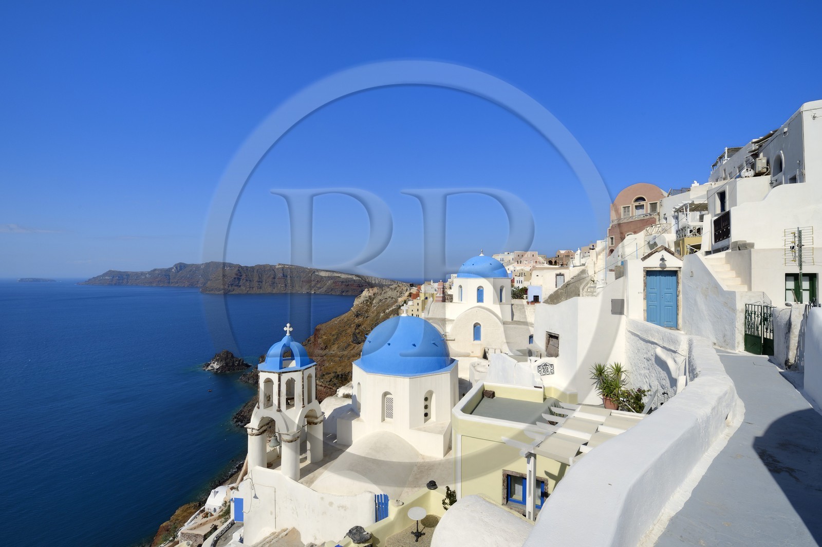 Grèce, Les Cyclades, mer Égée, île de Santorin (Thira ou Théra), le village de Oia qui surplombe la Caldera