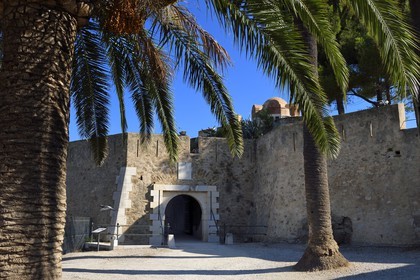 France, Var (83), Saint-Tropez, citadelle du XVIe siècle, entrée principale